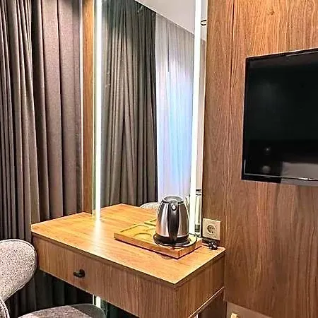 Marlon Hotel