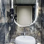 Marlon Hotel